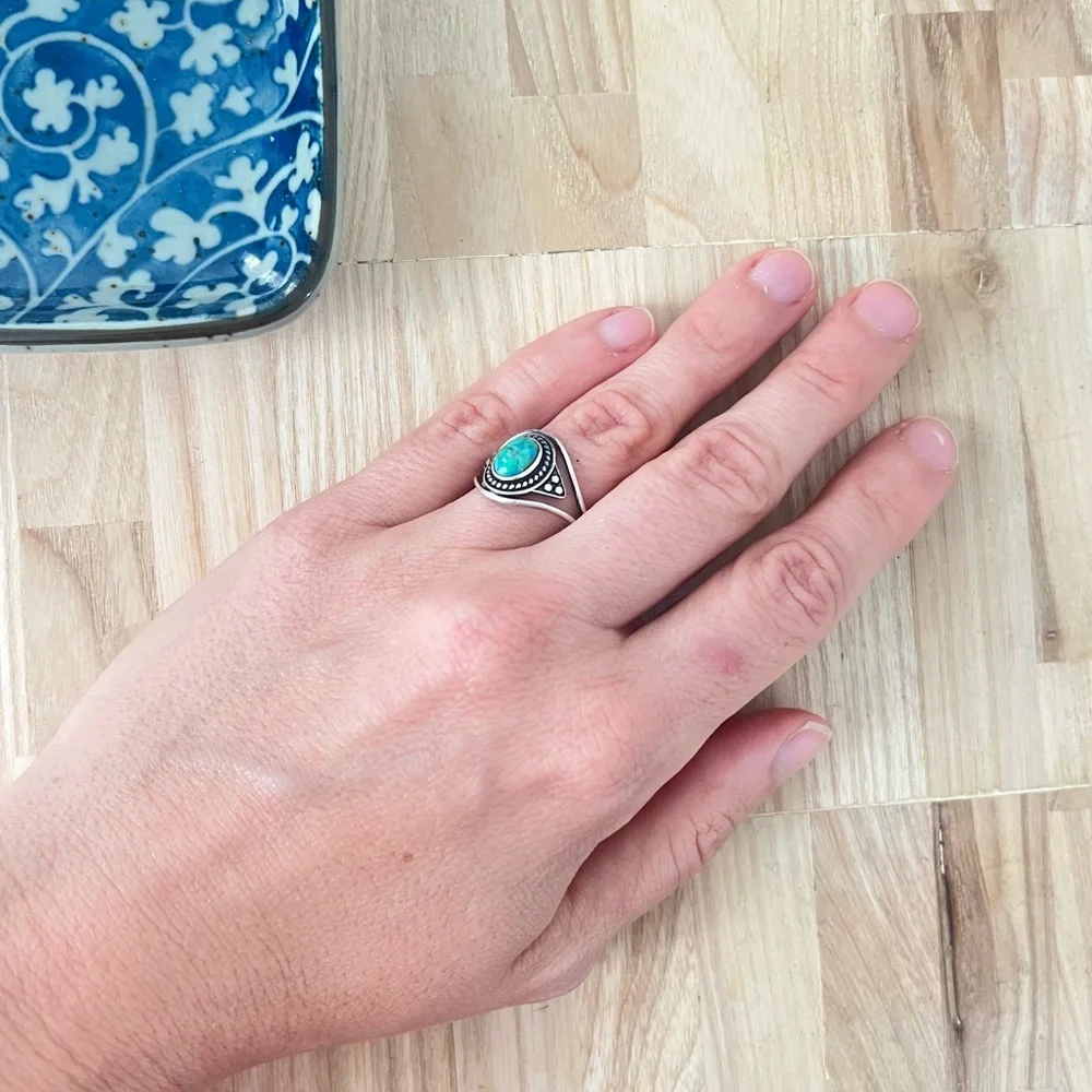 Vintage style 925 sterling silver blue green gemstone ring